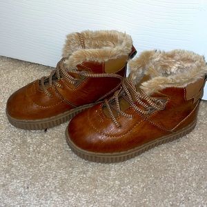 Oshkosh b’gosh boys boots , brown
